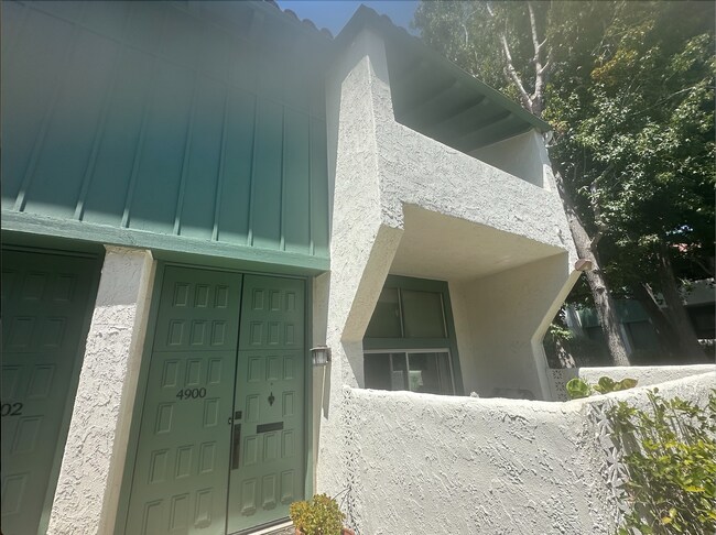 Foto del edificio - 4900 McConnell Ave