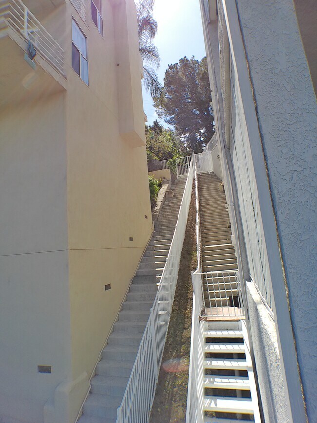 Foto del edificio - 5056 Medina Rd