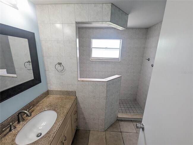 Foto del edificio - 6717 2nd Ave Cir W