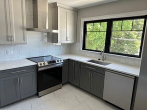 Building Photo - 41 Cornell St