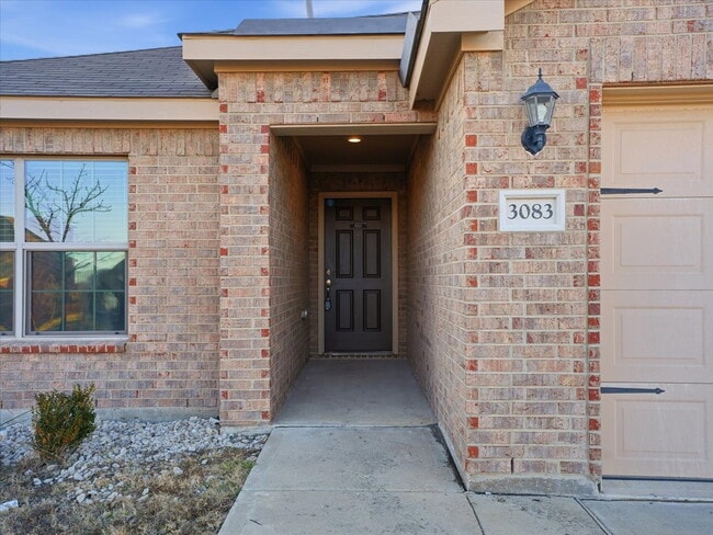 Building Photo - "Charming 3-Bed Oasis with 2 Full Baths in Heath - 1244 Sq Ft of Comfort with Washer/Dryer Includ...