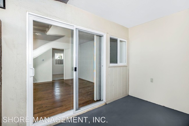 Building Photo - 926-932 Tourmaline St