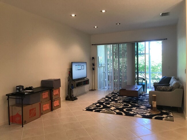 Building Photo - Rare Find! Gorgeous 3/2 villa with garage in Boca Pointe!