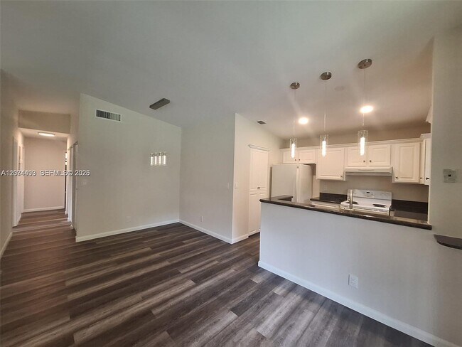 Foto del edificio - 22280 Timberly Dr