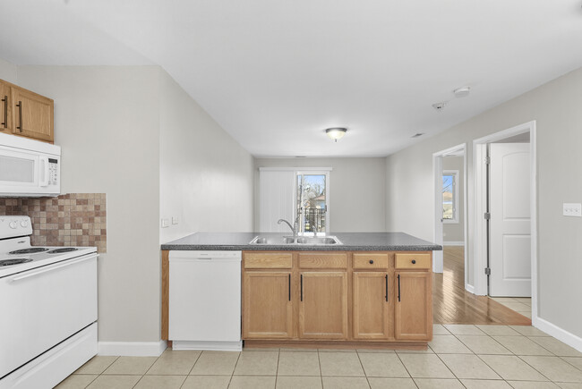 Building Photo - 3423 Ridgeland-203