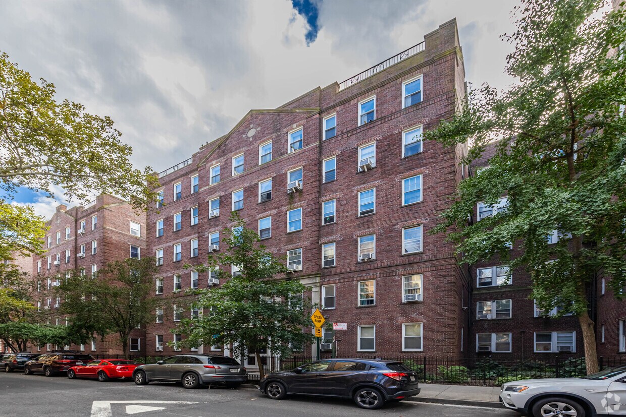 Primary Photo - 40-60 Elbertson St