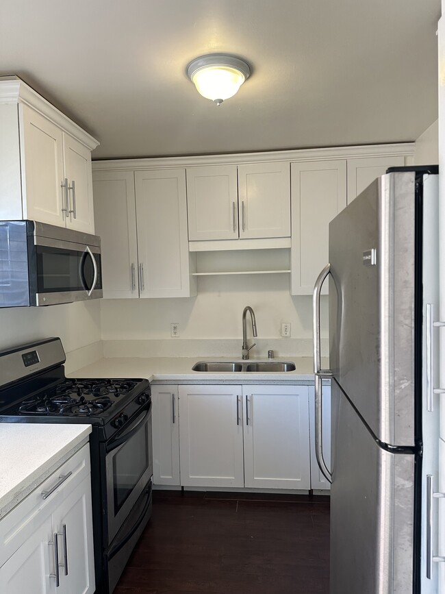 Building Photo - 10786 Missouri Ave