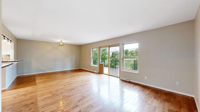 Foto del edificio - Amazing 4 Bed/3 Bath SFH Backing to Walnut...