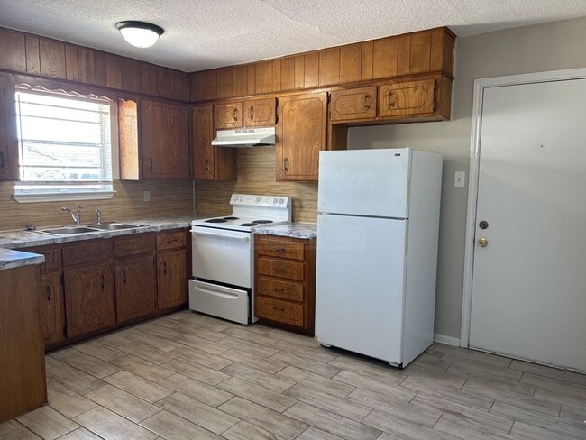 Building Photo - 1208 Charisse St