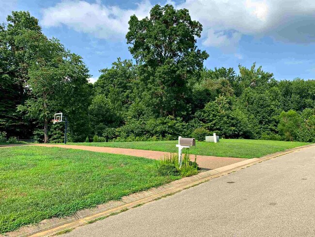Building Photo - 5621 St Charles Dr