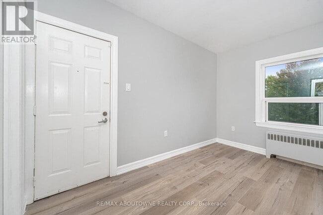 Building Photo - 486 Holtby Ave