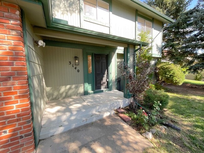 Building Photo - 4 Bedroom Home Available Near E Cheyenne M...