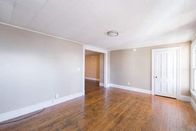 Building Photo - 428 7th Ave
