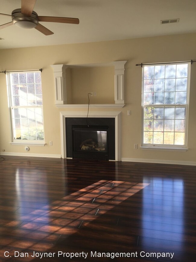 Building Photo - 4 br, 2.5 bath House - 112 Shea Court