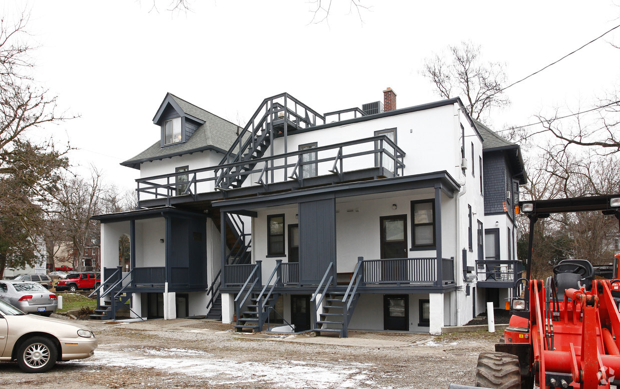 Building Photo - 1002-1004 S Forest Ave