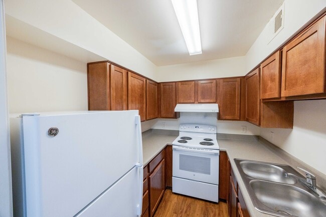Building Photo - Marion Manor