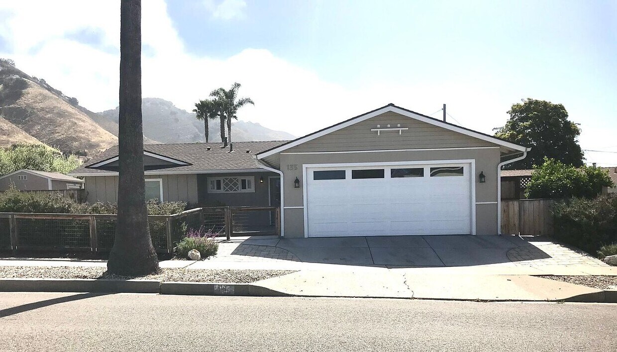 Primary Photo - 135 Seacliff Dr