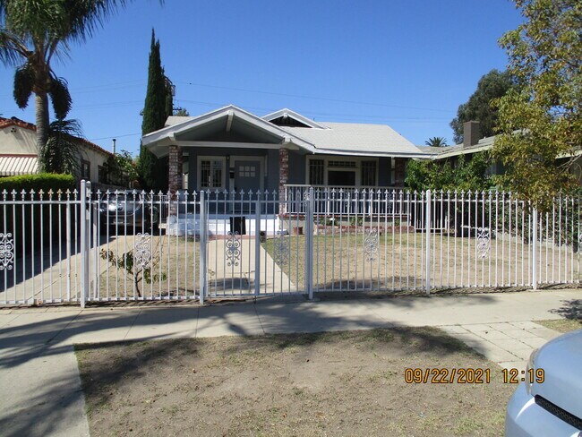 Foto del edificio - 207 N Kingsley Dr