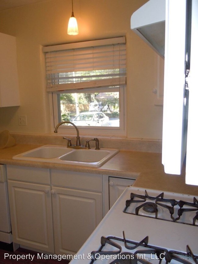 Building Photo - 3 br, 1.5 bath House - 724 Alexander St.