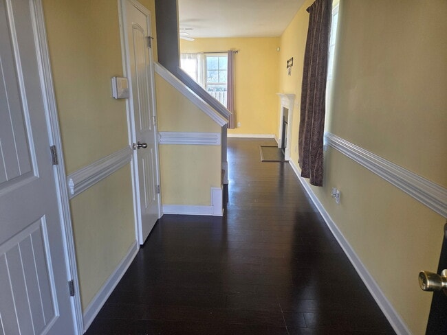 Foyer - 11 x 6 - 107 Marsh Creek Dr