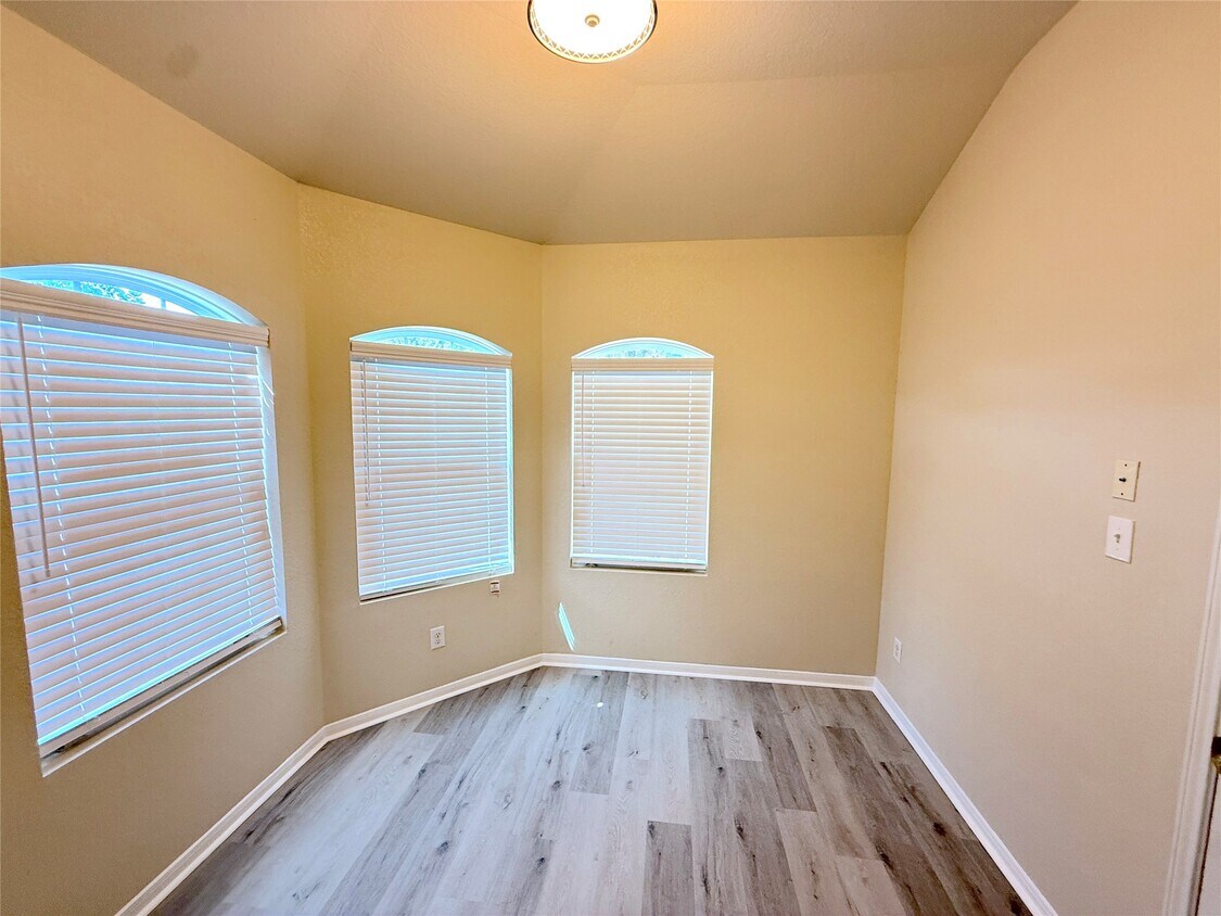 Foto del edificio - 19535 Hardwood Ridge Tr