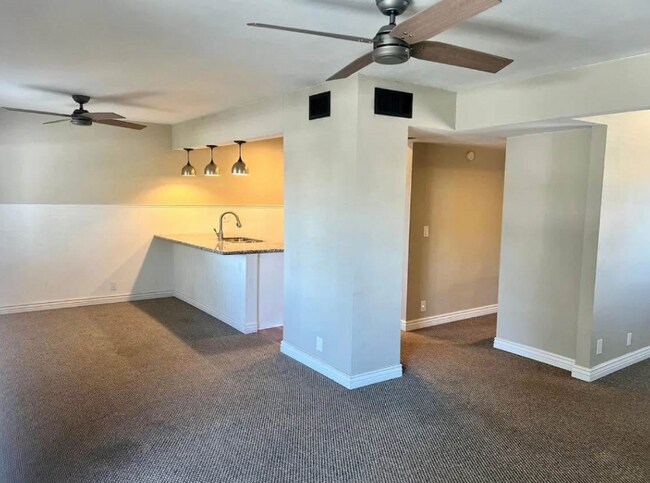 Building Photo - 286 W Palomino Dr