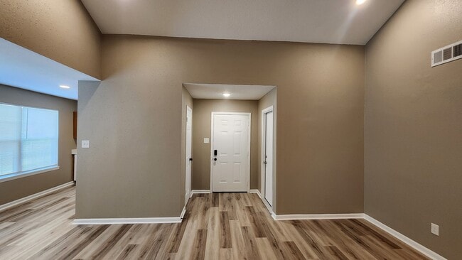 Foto del edificio - 10735 Parkland Woods Dr