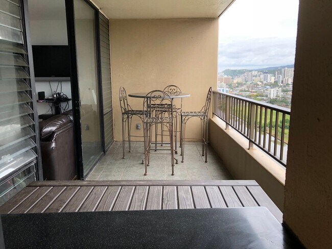 Foto del edificio - Furnished w/ ALL Utilities included!! Upgraded appliances & huge lanai