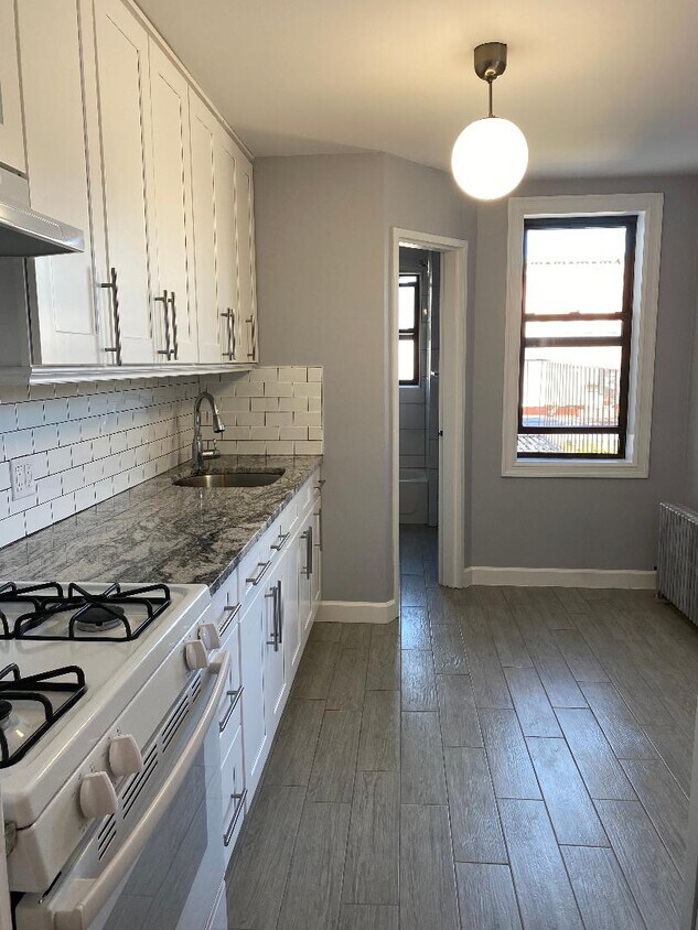 Primary Photo - 1104 Lorimer St