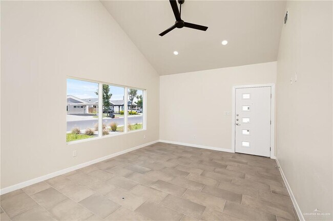 Building Photo - 13 E Hibiscus Ave