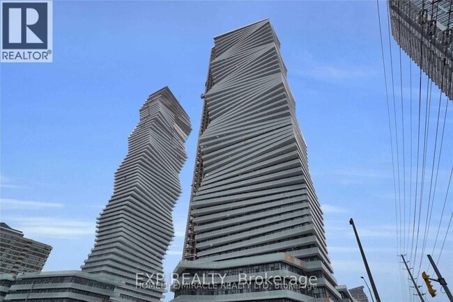 Photo du bâtiment - 3900-3900 Confederation Pkwy