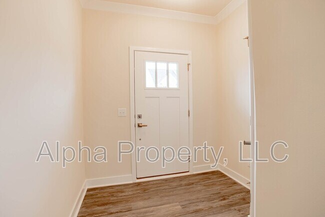 Foto del edificio - 215 Clearwood Dr