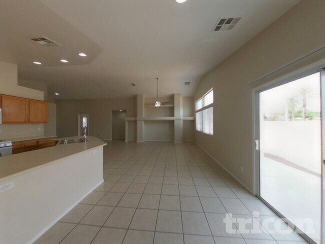 Foto del edificio - 2132 Meadow Green Ave