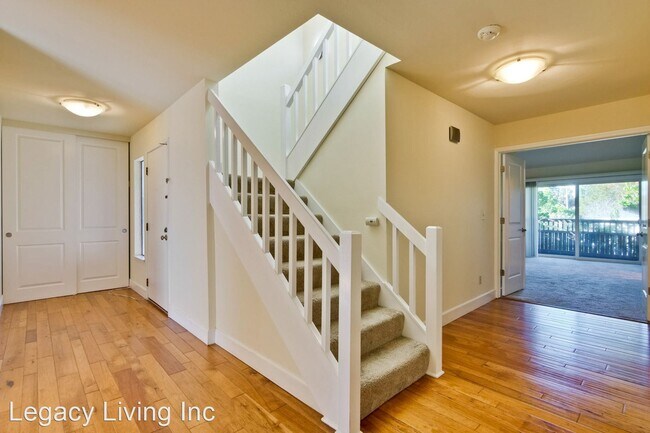Building Photo - 3 br, 3 bath House - 2040 Middlefield Road #2