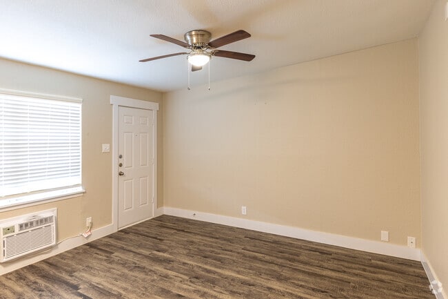 Living Room - Oak Street Flats: Ranch Style Fully Remodeled Come Check Us Out