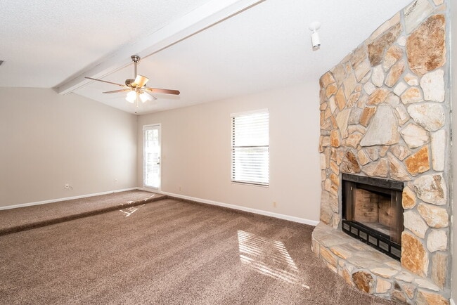 Building Photo - 806 Hardwood St