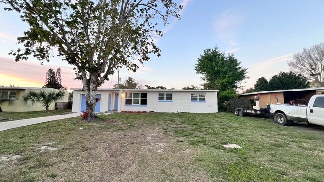 Building Photo - Available NOW! Charming Fully Renovated Ho...