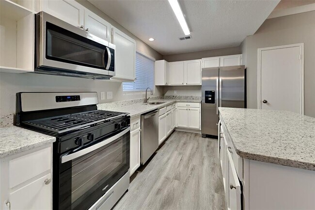 Building Photo - 79 Rockridge Dr