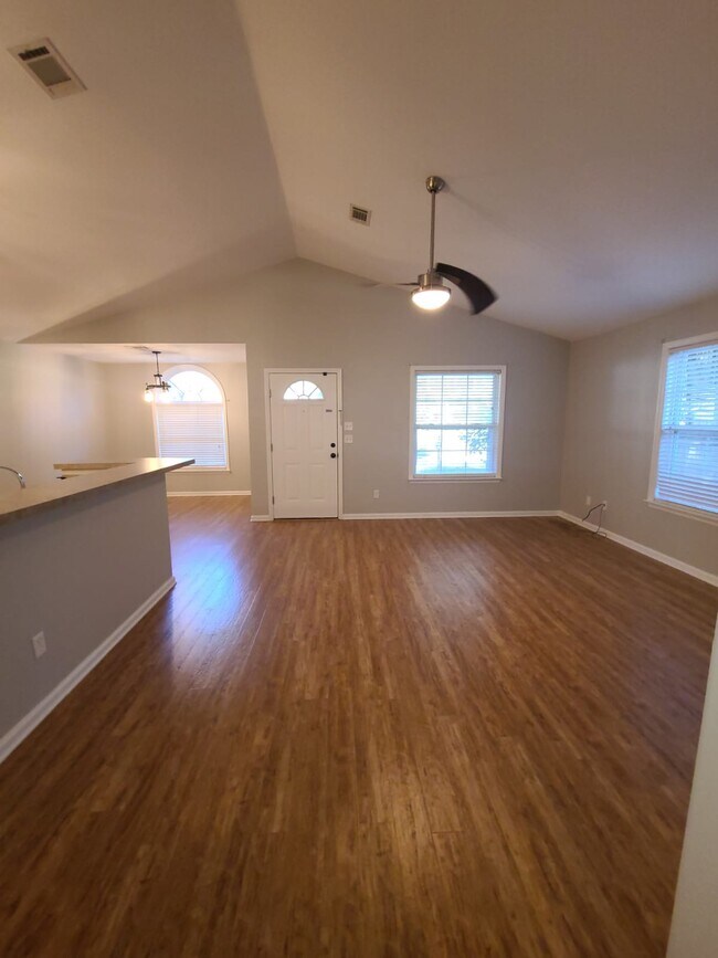 Photo - 43 Comanche Trail House