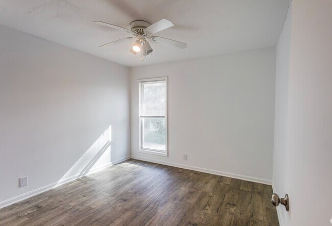 Building Photo - 608 Jack Warner NE Pkwy