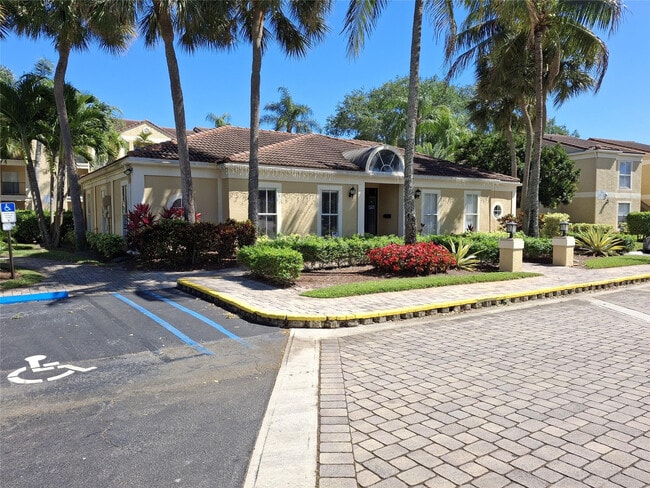 Foto del edificio - 899 Riverside Dr