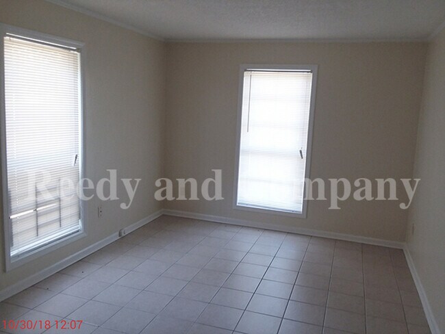 Building Photo - 3387 Ridgemont Ave