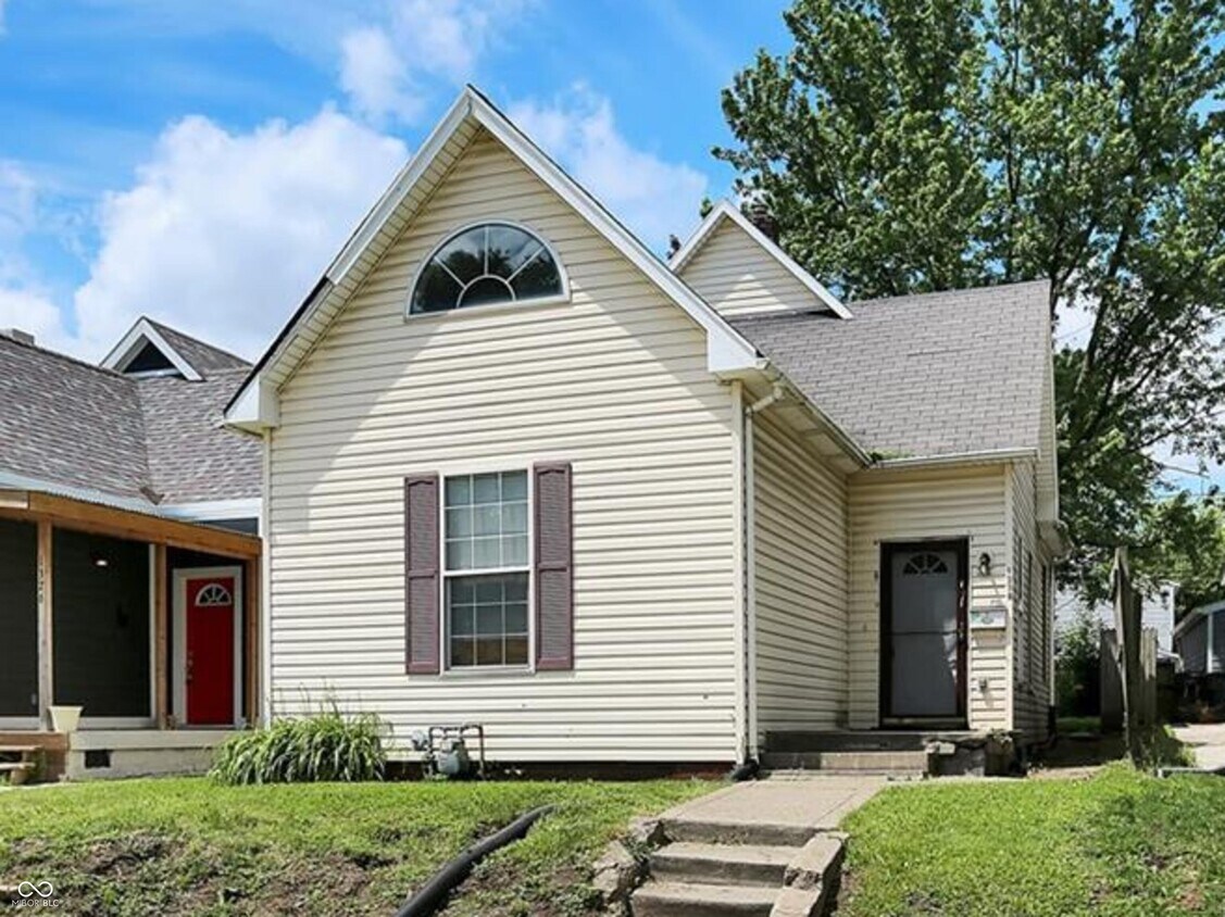 Building Photo - 1330 E Naomi St