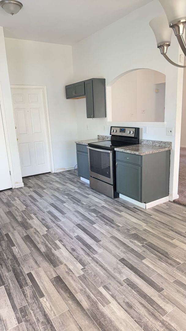 Foto del edificio - Upgraded 3 bedroom 2 bathroom home!  HOUSING ACCEPTED!