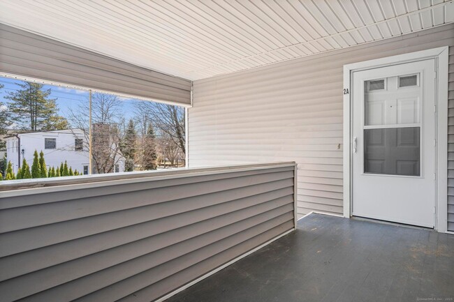 Building Photo - Newly Renovated 1 Bedroom Apartment