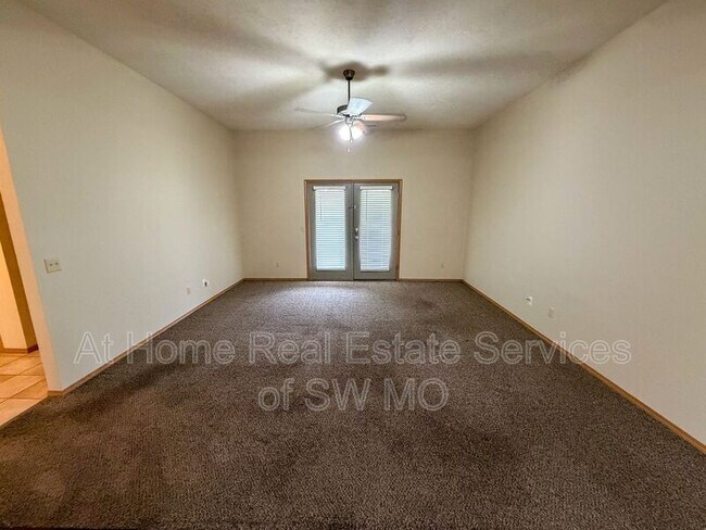 Building Photo - 1091 N Northwood Ave