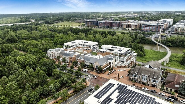 Building Photo - Luxury Condo in Dublin's Coveted Bridge Pa...