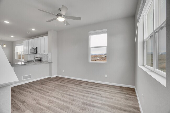 Foto del edificio - 897 Great Plains Ave