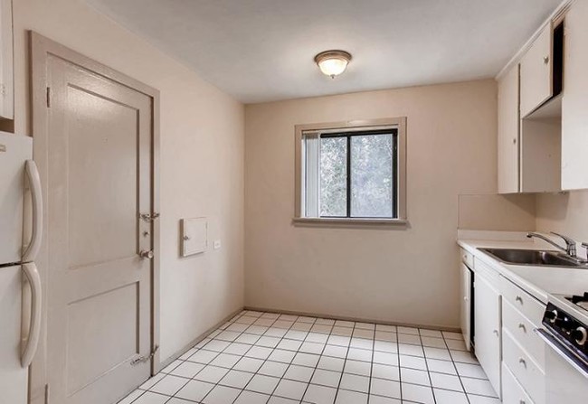 Building Photo - 2 bedroom in Denver CO 80220