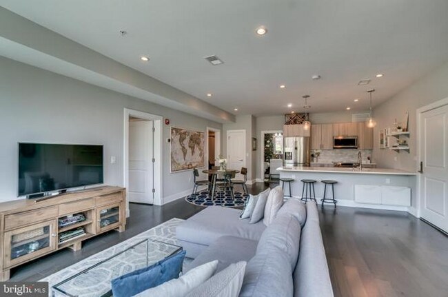 Building Photo - 340 Adams St